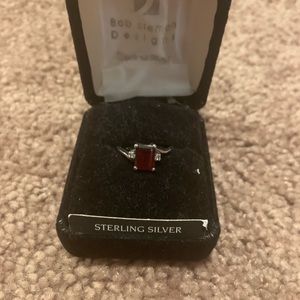 Ladies Garnet & Diamond Ring